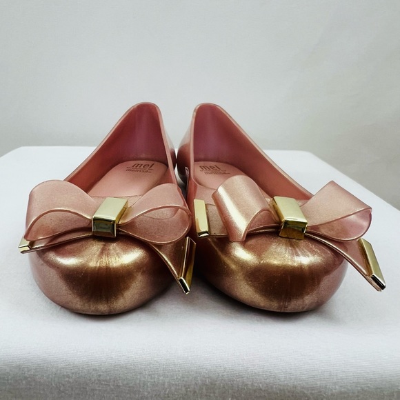 ⭐️HOST PICK⭐️ Mel Dreamed by Melissa Kids Space Love Pumps Rose Gold with Bow - Picture 4 of 12